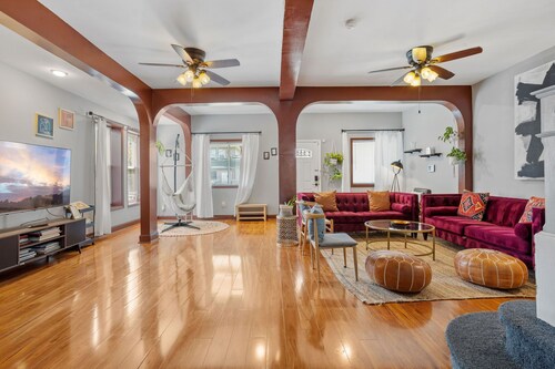 Epic 7BR/7BA House 1/2 block from Tropicana