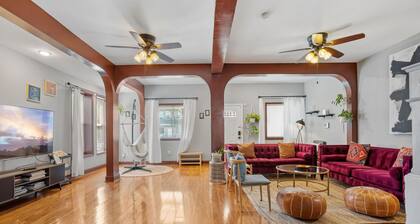 Epic 7BR/7BA House 1/2 block from Tropicana