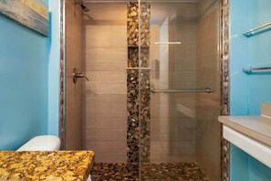 Douche, serviettes fournies