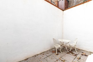 Outdoor dining - Colourful Studio Near Clapham Common! (London)