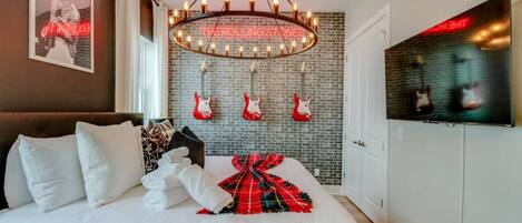 4 bedrooms, desk, iron/ironing board, WiFi