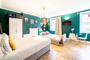 Iron/ironing board, free WiFi, bed sheets - [Kensington-Olympia]London Studio Apartment (London)