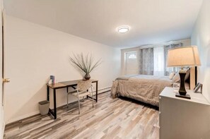 2 habitaciones, tabla de planchar con plancha, wifi y ropa de cama 