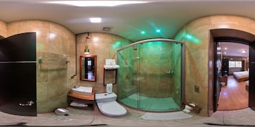 Ducha, toallas, jabón, shampoo