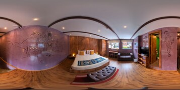 Decoración personalizada, escritorio, wifi gratis y ropa de cama 