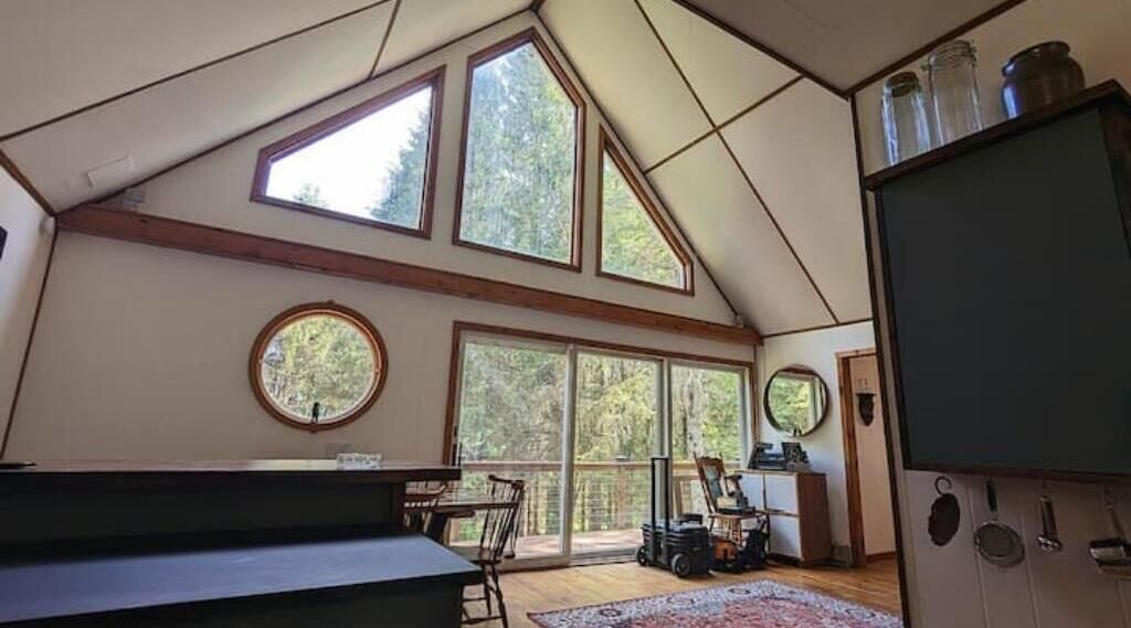 Peaceful getaway w/ modern comforts - Great for families, groups & nature lovers