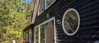 Peaceful getaway w/ modern comforts - Great for families, groups & nature lovers