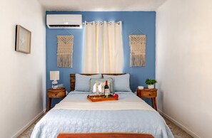 2 chambres, coffres-forts dans les chambres, bureau