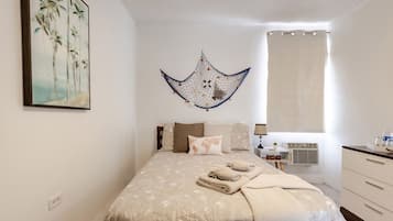 2 Schlafzimmer, Zimmersafe, Schreibtisch, Bügeleisen/Bügelbrett