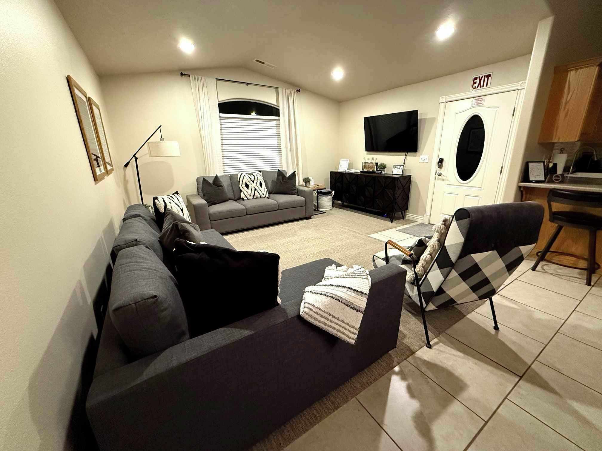 Smart TV, DVD player, books