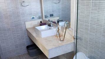 Dúplex exclusivo, 1 habitación | Baño | Toallas