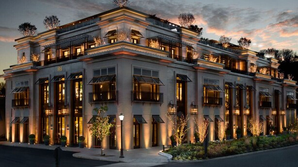 A multi-story hotel with a classic architectural design, featuring large windows and balconies. - Ravenna Trailside Retreat Walk to UW and U-Village (Seattle)