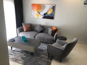 TV - 2 Bed, 2 Bath Luxury Apartment (Serrekunda)