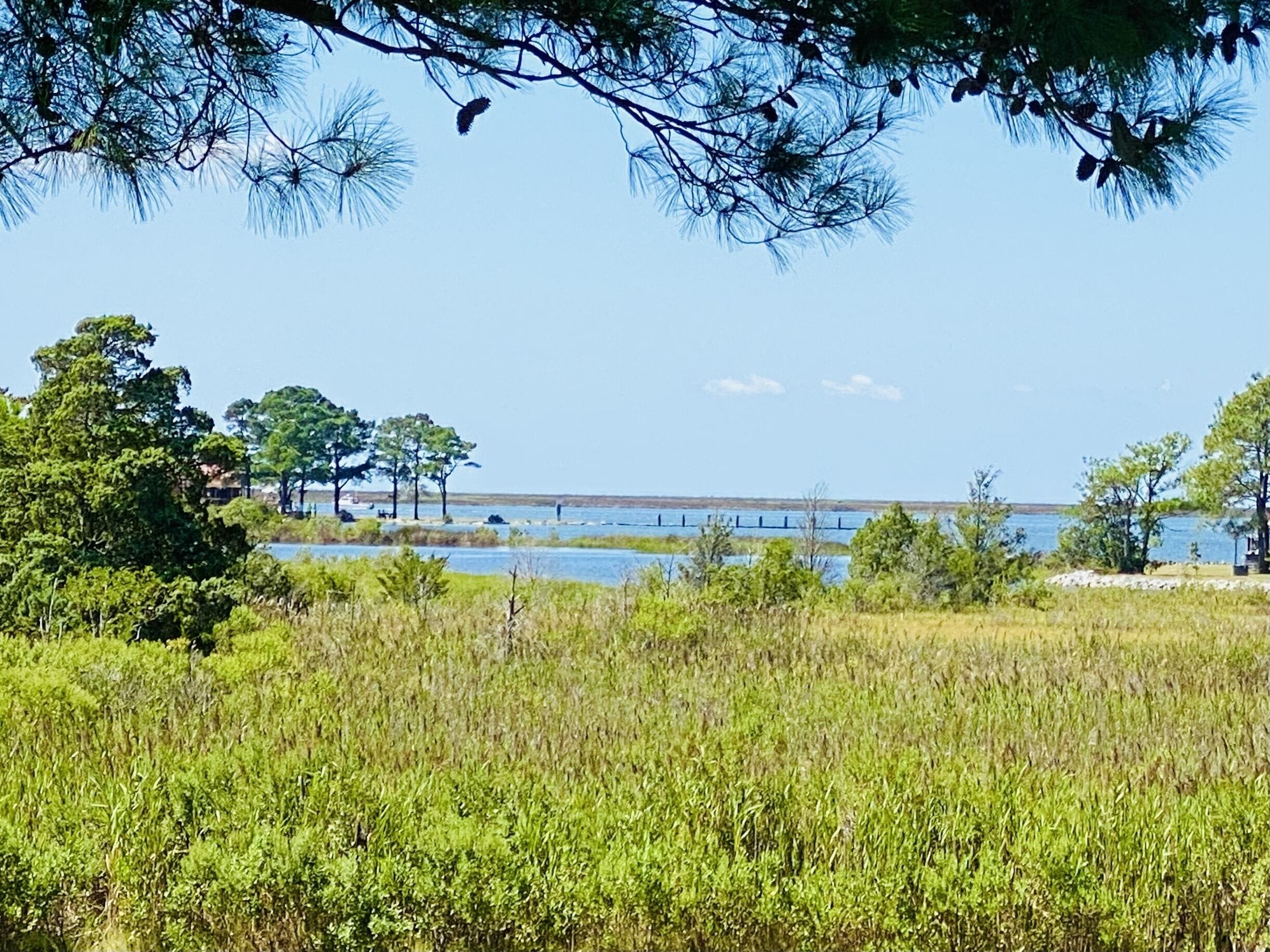 NEWLY REMODELED COZY APARTMENT with WATER VIEWS & AMAZING SUNSETS in CRISFIELD!!