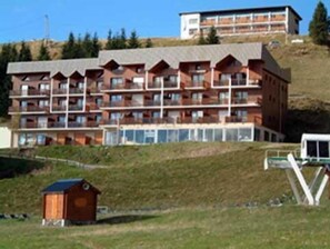 Exterior - 50m from resort center, 2nd floor, balcony, tv, 34m², Chamrousse (Chamrousse)
