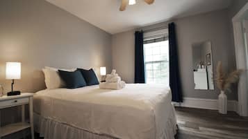 Classic Room, 1 Queen Bed | 1 bedroom, free WiFi, bed sheets
