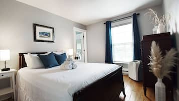 Classic Room, 1 Queen Bed | 1 bedroom, free WiFi, bed sheets