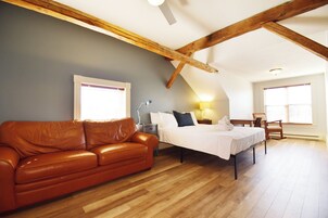 华丽套房, 1 张特大床, 按摩浴缸 | 免费 WiFi、床单