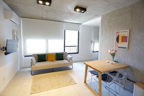 スイート (Pampa) | セーフティボックス (室内)、デスク、ノートパソコン用作業スペース、防音設備