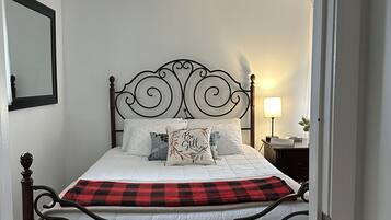 2 bedrooms, iron/ironing board, travel cot, free WiFi