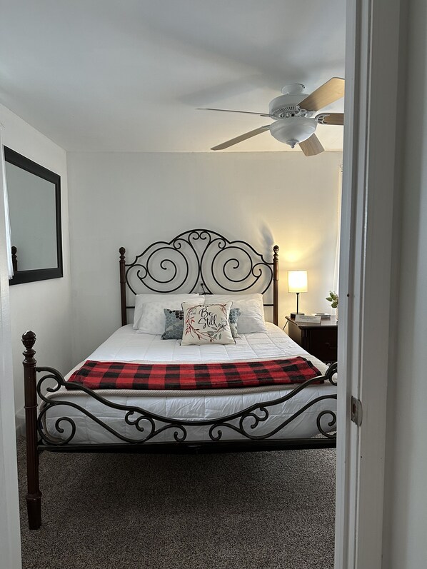 2 soverom, strykejern/-brett, reiseseng for barn og wi-fi (inkludert)