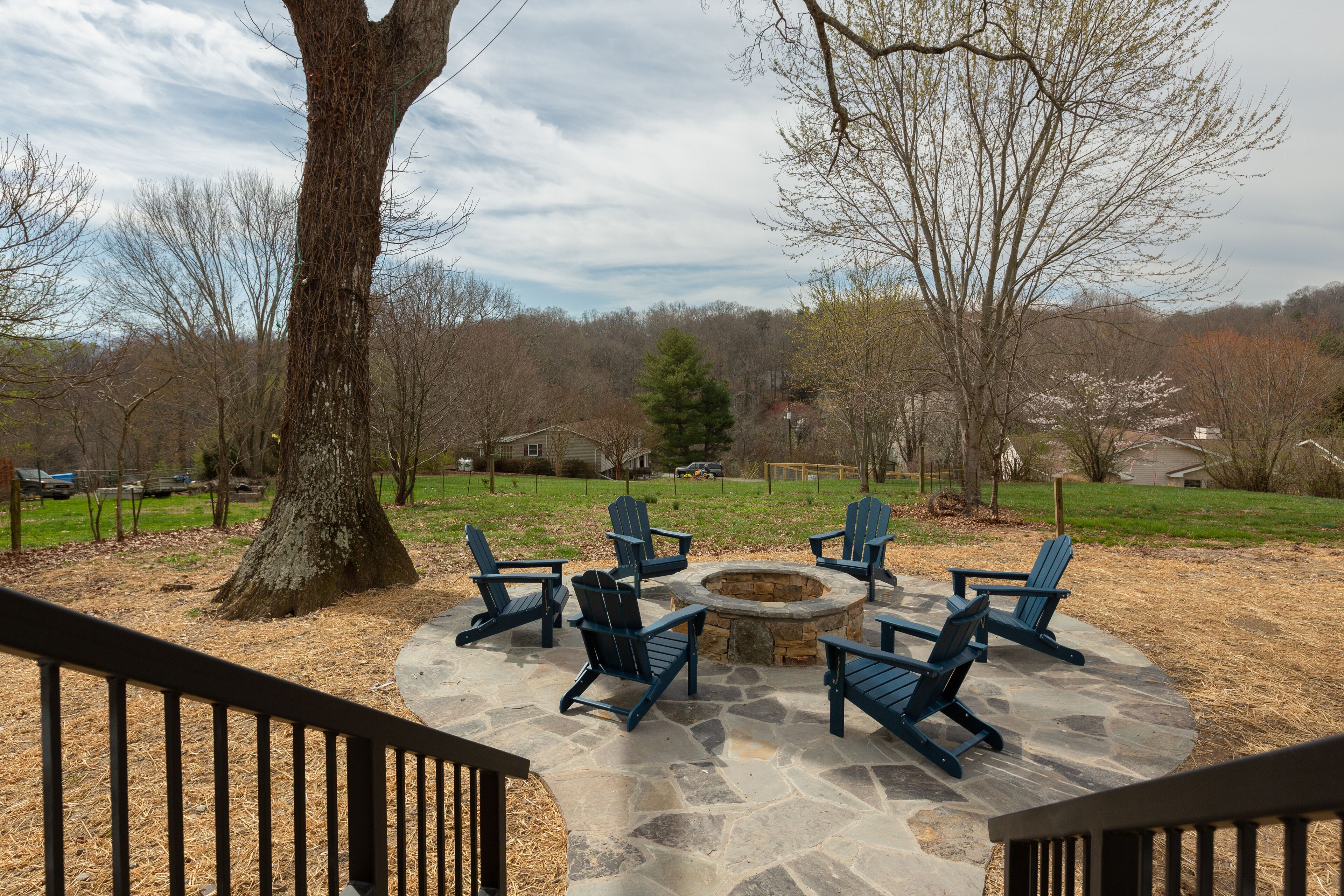 Mountain Views, Mins to Asheville, Firepit, Pet Friendly