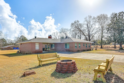 Countryside Marion Retreat Near Fishing & Trails!