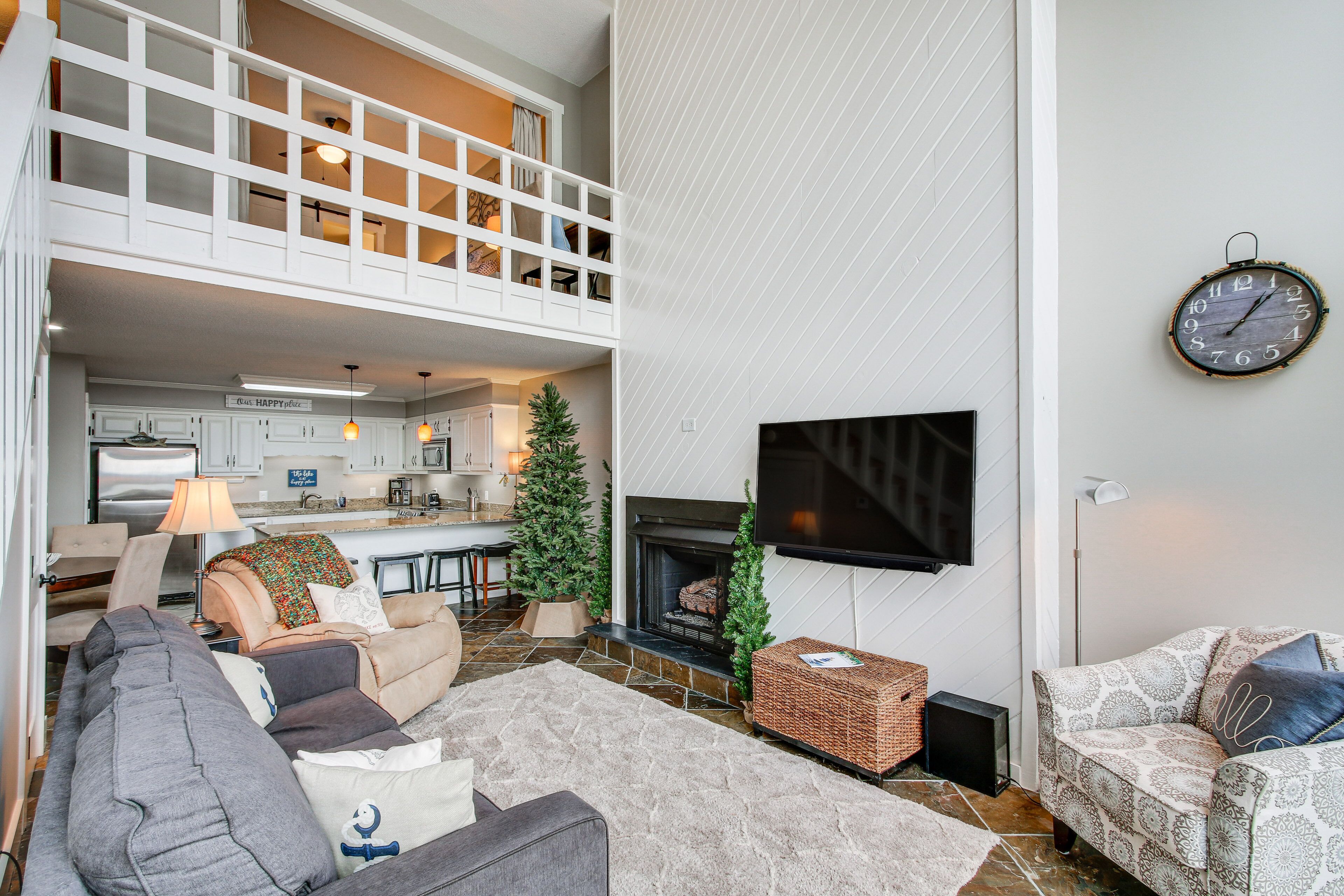 TV, fireplace