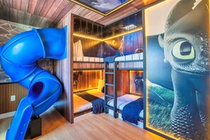 9 bedrooms, travel cot, WiFi, bed sheets
