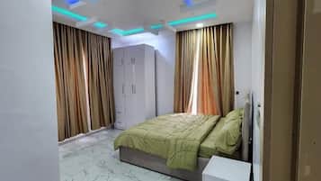 2 habitaciones, escritorio, tabla de planchar con plancha y wifi gratis