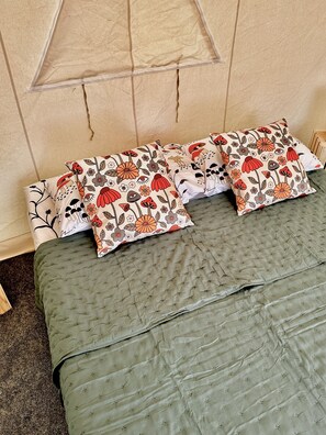 1 bedroom, in-room safe, bed sheets - Allenbrooke Farms Glamping Tent 1 (Spring Hill)