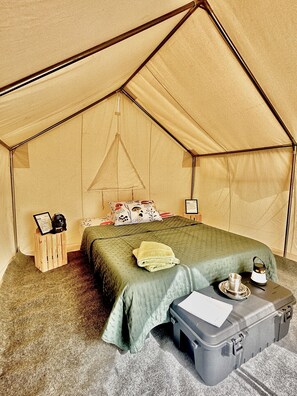 1 bedroom, in-room safe, bed sheets - Allenbrooke Farms Glamping Tent 1 (Spring Hill)