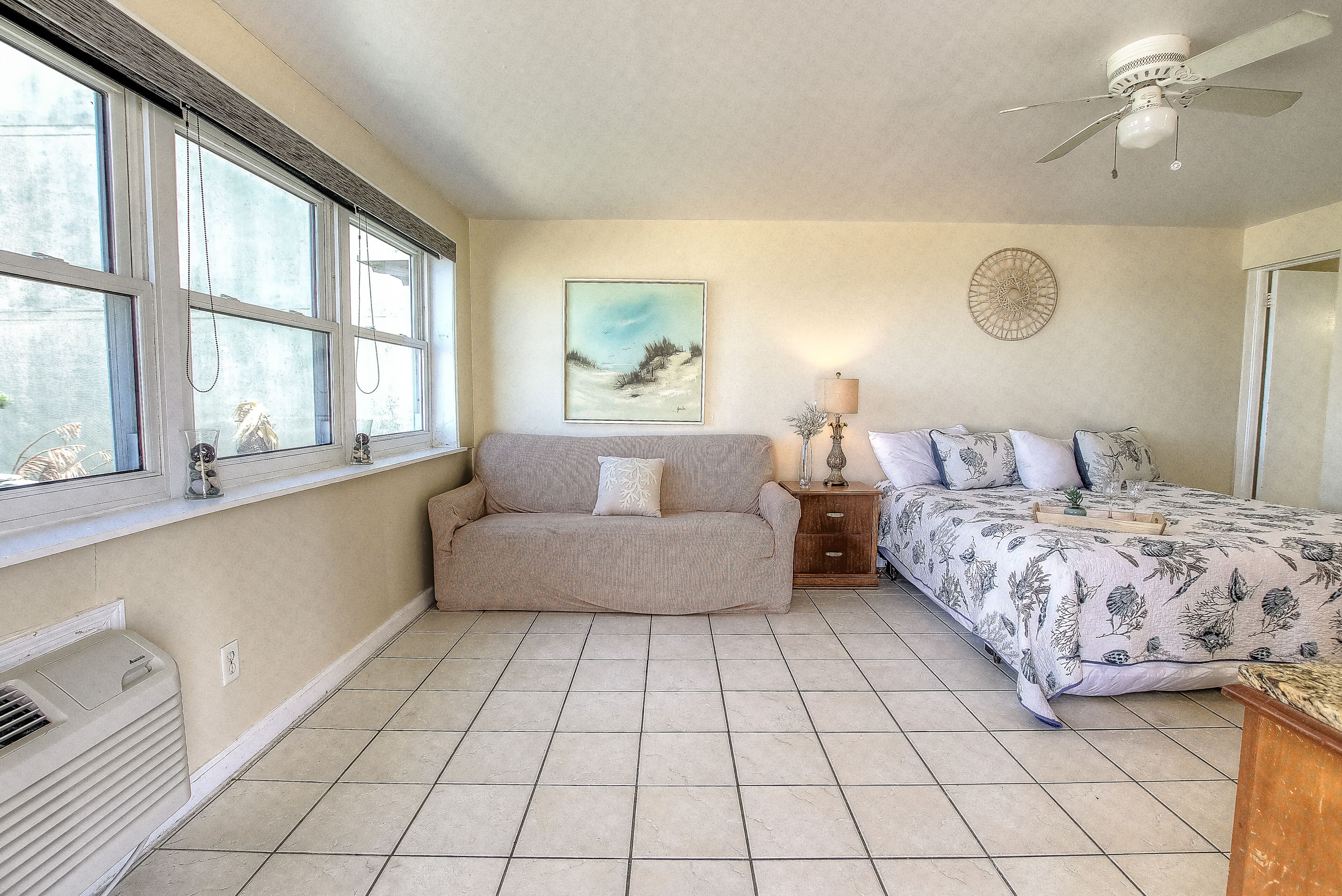 Photo - Holiday Inn Express & Suites Oceanfront Daytona Beach Shores by IHG