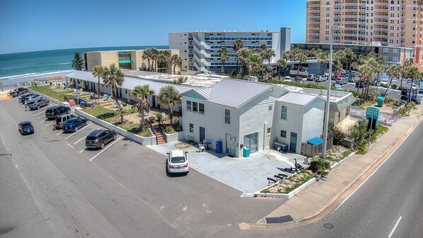 Front of property - Daytona Shores Inn & Suites (Daytona Beach Shores)