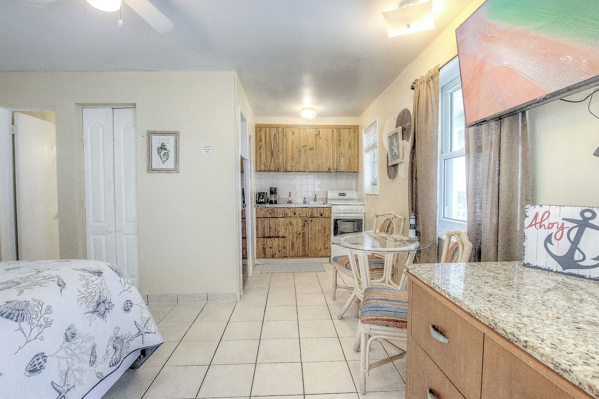 Microwave, coffee/tea maker, toaster, cookware/dishes/utensils