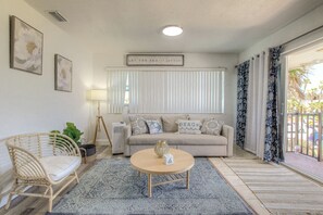 Egyptian cotton sheets, premium bedding, pillow-top beds, free WiFi - Daytona Shores Inn & Suites (Daytona Beach Shores)