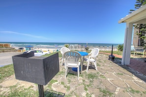 BBQ/picnic Area - Daytona Shores Inn & Suites (Daytona Beach Shores)