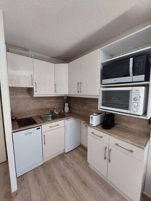 Fridge, microwave, dishwasher, coffee/tea maker