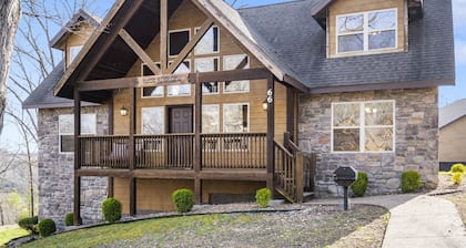 Lodge Near SDC with 4 King Suites