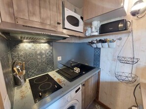Fridge, microwave, coffee/tea maker, toaster