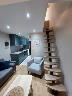 Living area - 100m from ski slopes, 4th floor, parking, tv, ski locker, 30m², Les 2 Alpes (Les Deux Alpes)