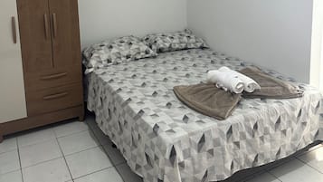 Basic House | 1 bedroom, laptop workspace, iron/ironing board, free WiFi