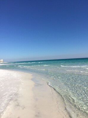On the beach, sun-loungers, beach towels - Destin Vacation Cottage 25 at Mainsail Resort w no streets to cross (Miramar Beach)