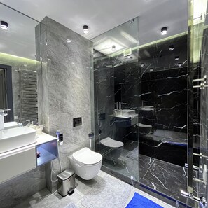 ลักซ์ชัวรี่อพาร์ทเมนท์, หอพักรวม | ห้องน้ำ | ผ้าเช็ดตัว