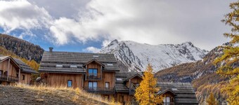 150m from resort center, 2nd floor, view valley/ski lifts, swimming pool, sauna, balcony