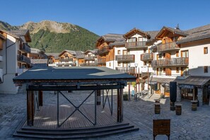 Exterior - 1st floor, swimming pool, sauna, balcony, fireplace or stove, tv, ski locker, 35m², Les Orres (Les Orres)