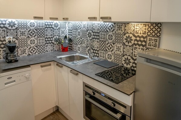 Fridge, microwave, oven, dishwasher