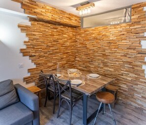 Dining - 1st floor, swimming pool, sauna, balcony, fireplace or stove, tv, ski locker, 35m², Les Orres (Les Orres)