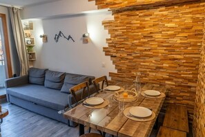 Dining - 1st floor, swimming pool, sauna, balcony, fireplace or stove, tv, ski locker, 35m², Les Orres (Les Orres)