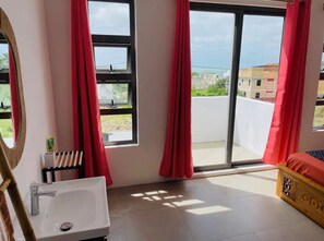 3 多间卧室、办公桌、熨斗/熨衣板、免费 WiFi